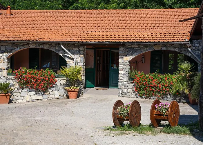 01234 - Agriturismo La Marpea, Esperienza In Mezzo Alla Natura E Al Cibo Tipico Italiano